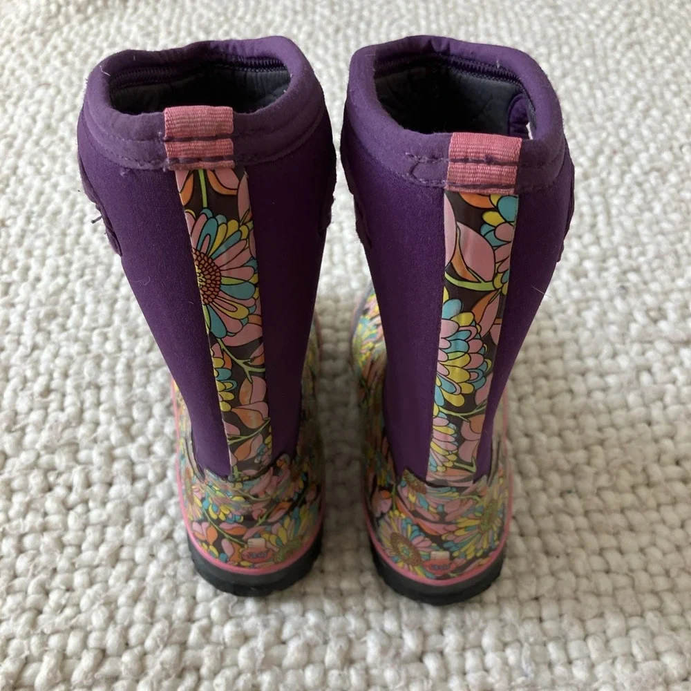 Bogs Youth Size 3 Floral Purple Waterproof Pullon Boots Rain Snow Mud Dirty